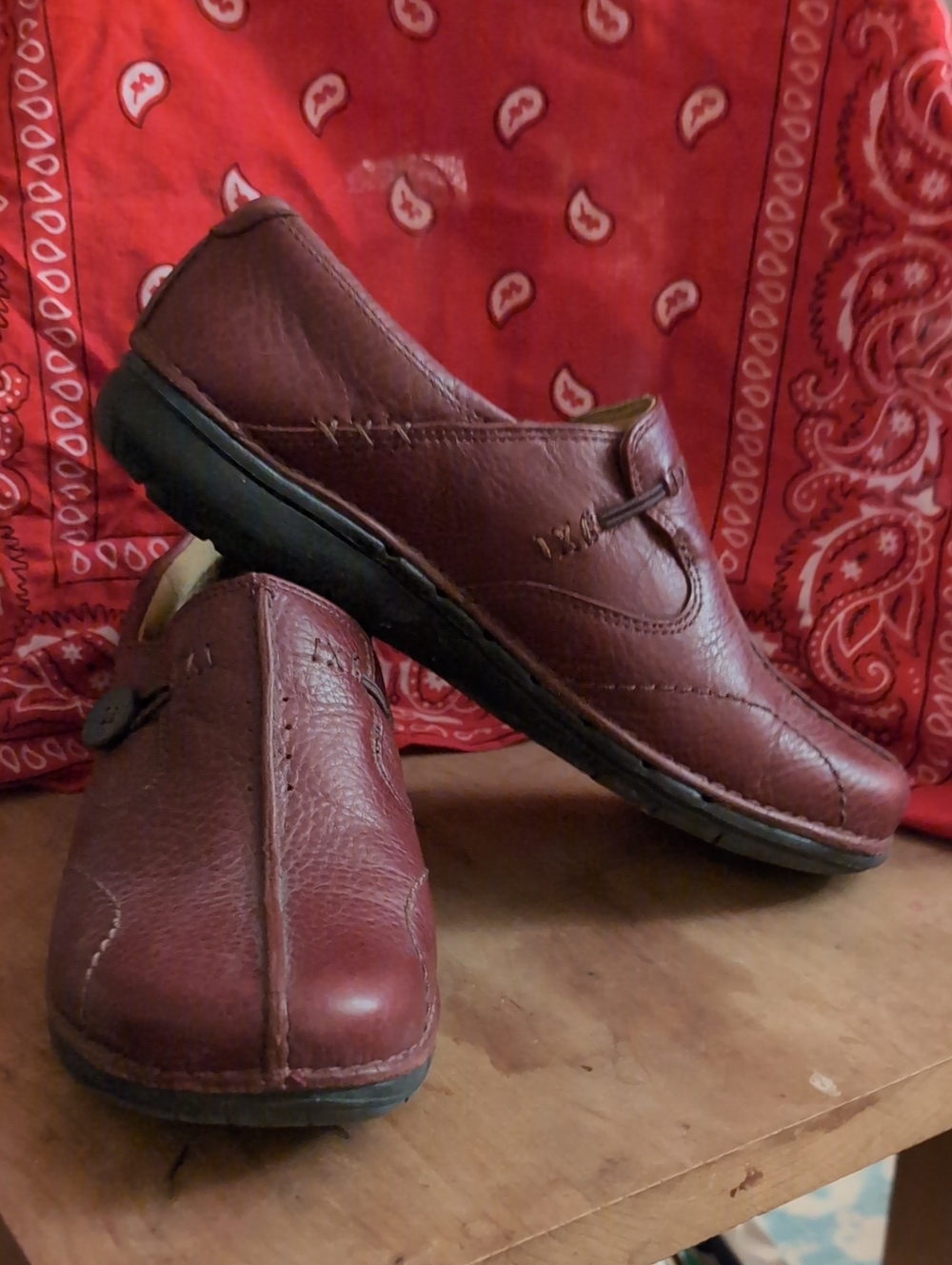 Clark's Women's Slip-On Loafers in Burgundy Red